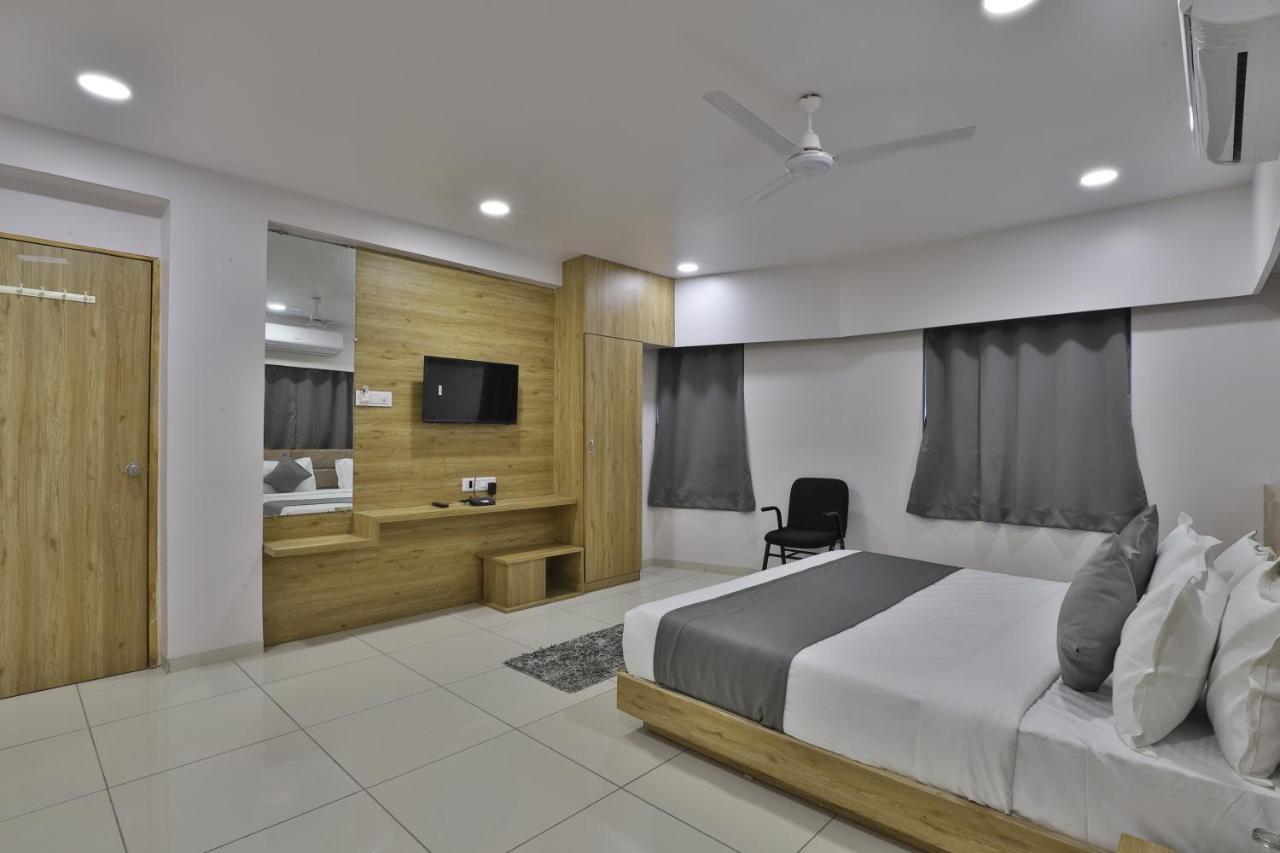 Hotel Monville Group Vadodara Exterior photo