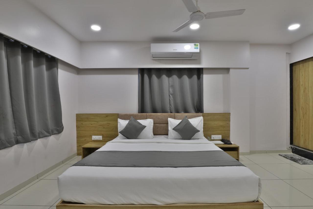 Hotel Monville Group Vadodara Exterior photo