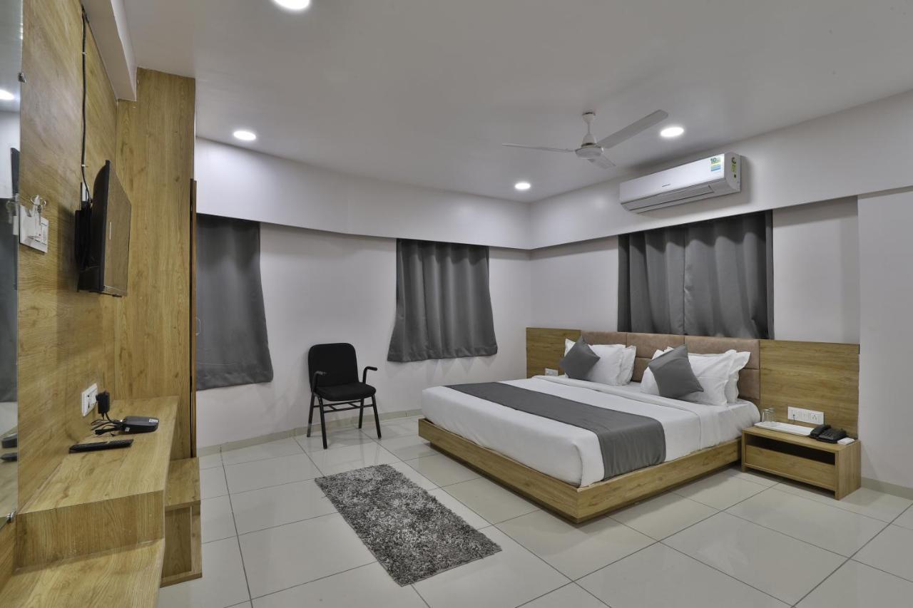 Hotel Monville Group Vadodara Exterior photo