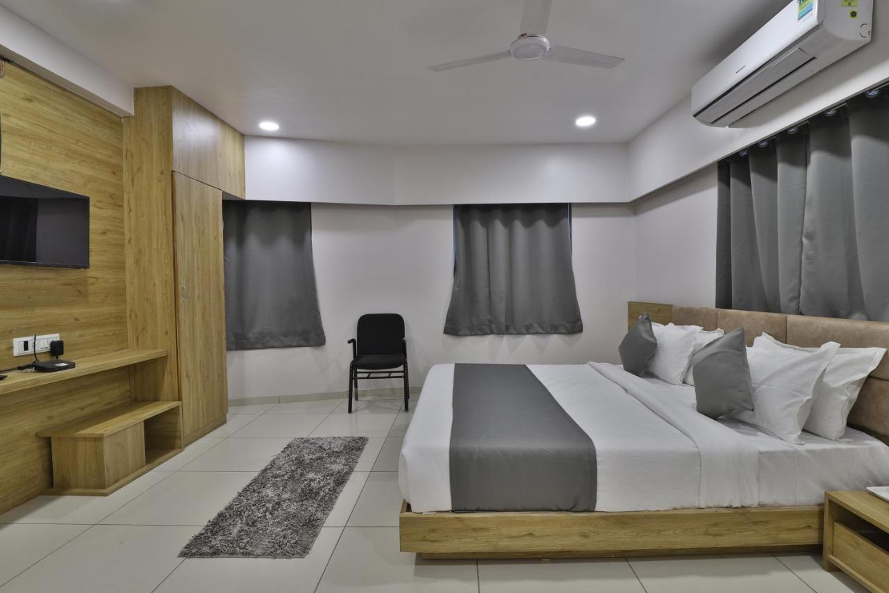 Hotel Monville Group Vadodara Exterior photo